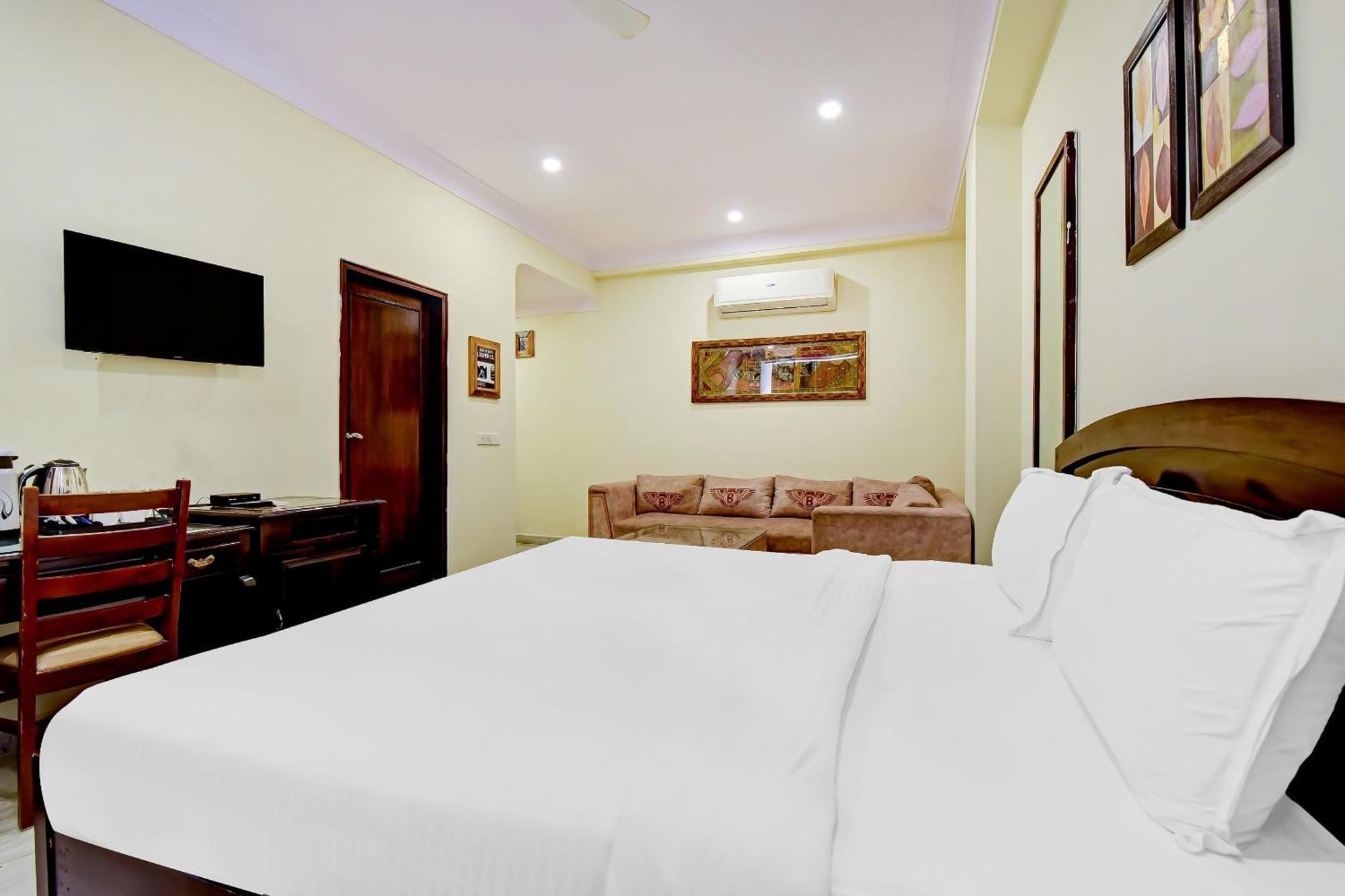 Collection O Hotel Four Boutique Kukas Exterior foto